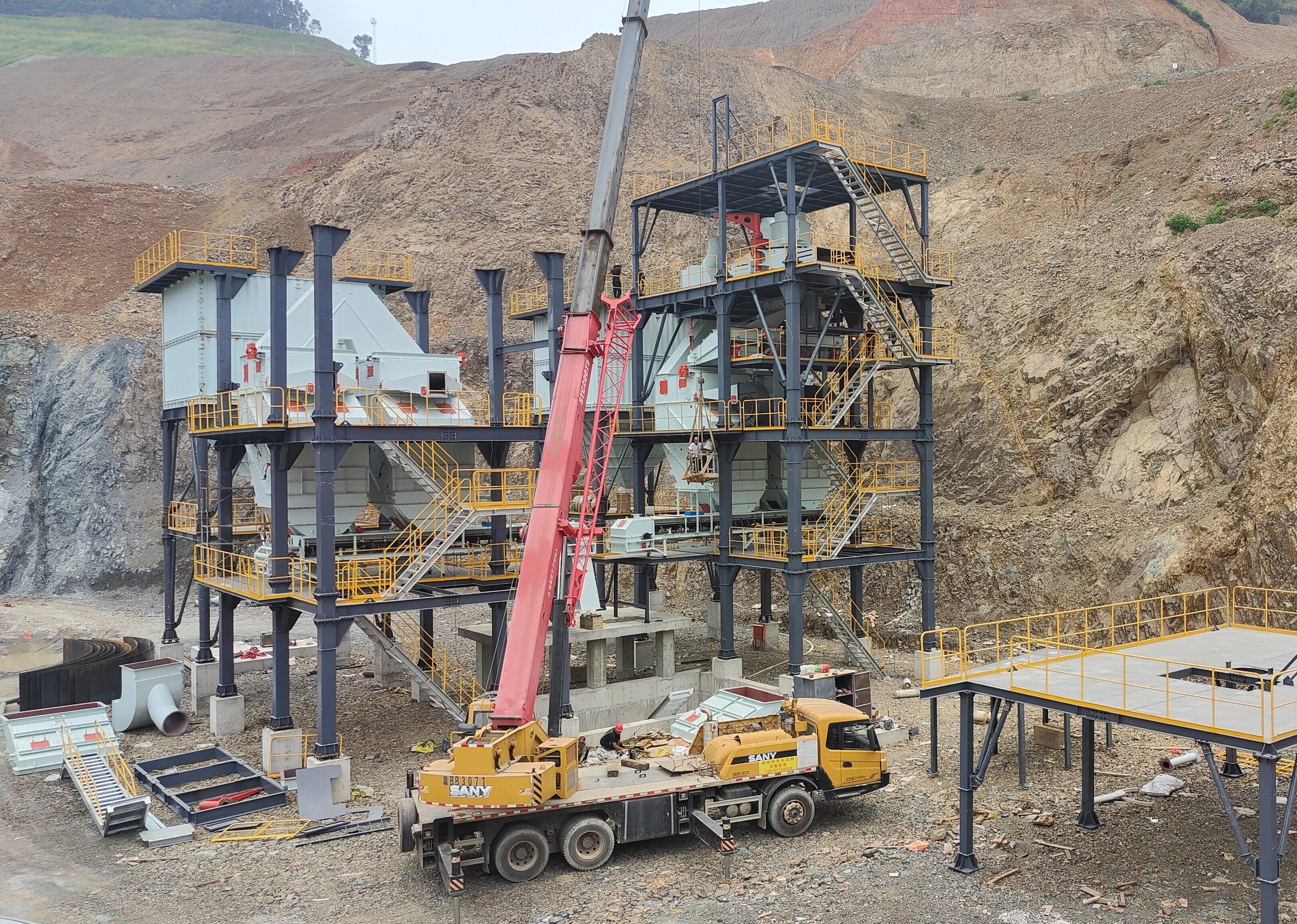 突破行業(yè)瓶頸！新型干法制砂樓實(shí)現(xiàn)配比可調(diào)、含粉率可控 引領(lǐng)綠色制砂新變革